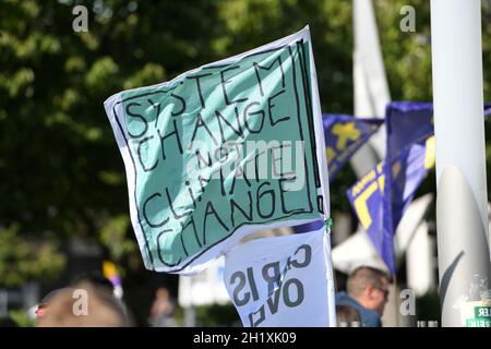 Globaler Klimastreik, venerdì per il futuro, 24. Settembre 2021, Linz, Österreioch, Europa - sciopero climatico globale, venerdì per il futuro, 24 settembre 202 Foto Stock