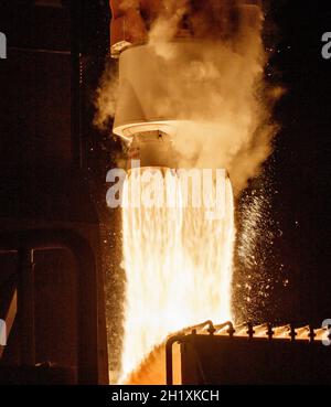 CAPE CANAVERAL, USA - 16 ottobre 2021 - un razzo United Launch Alliance V 401, con la navicella Lucy della NASA, si spegne a Cape Canaveral Foto Stock