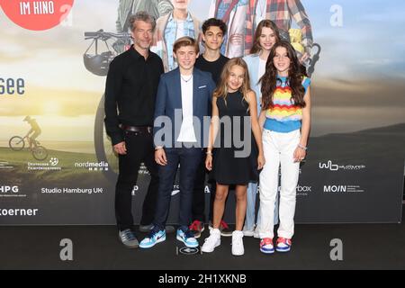 Christian Theede, Caspar Fischer , Leander Puetz, Charlotte Martz, Linda Madita , Emilia Flint ,, Kinopremiere Pfefferkoerner, der Film, Cinemaxx Hamb Foto Stock