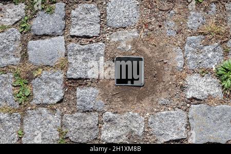 Primo piano dettagliato su vecchie strade e vialetti di ciottoli storici in tutta europa Foto Stock