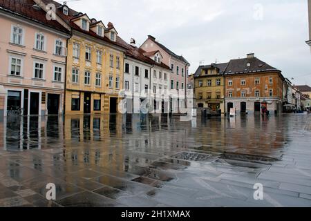 La piazza principale del borgo di Kranj situato in Slovenia. Foto Stock