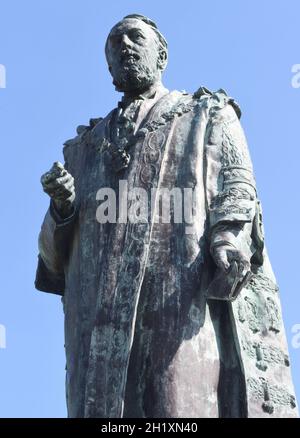 Statua di Spencer Compton Cavendish, 8th duca di Devonshire il cui padre il duca del 7th fu responsabile di molto sviluppo in Eastbourne nel 19th c. Foto Stock