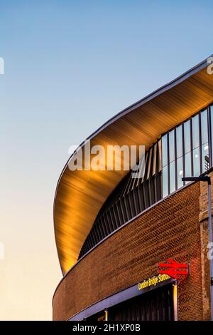 L'esterno della stazione di London Bridge, Southwark, Londra, Regno Unito Foto Stock