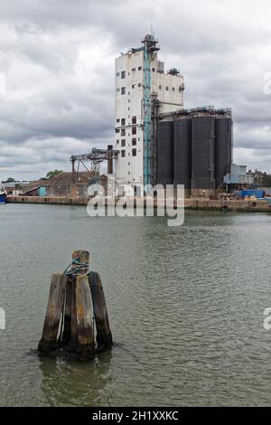 Lowestoft port grain silos, Suffolk, Inghilterra. Foto Stock