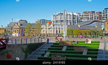 Coal Drops Yard, Gasholders appartamenti residenziali, UAL, Central St Martins, Kings Cross, Granary Square edifici Londra N1 Inghilterra Regno Unito KATHY DEWITT Foto Stock