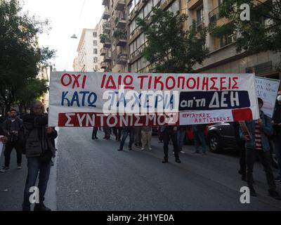 Atene, Grecia. 19 Ott 2021. Protesta ad Atene contro la privatizzazione della Public Power Corporation (DEH). (Foto di George Panagakis/Pacific Press) Credit: Pacific Press Media Production Corp./Alamy Live News Foto Stock