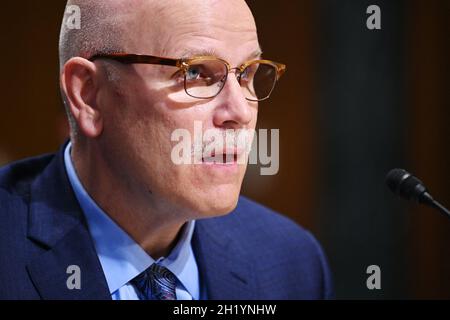 Washington, Stati Uniti. 19 Ott 2021. Chris Magnus testimonia dinanzi al Comitato delle Finanze del Senato la sua nomina a prossimo commissario per le dogane e la protezione dei confini degli Stati Uniti presso il Dirksen Senate Office Building a Capitol Hill a Washington, DC il 19 ottobre 2021. Photo by Mandel NGANPool/ABACAPRESS.COM Credit: Abaca Press/Alamy Live News Foto Stock