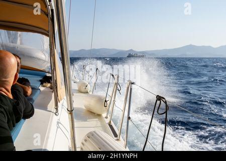 Dirigendosi verso l'isola di iOS, al centro delle Cicladi, Grecia Foto Stock