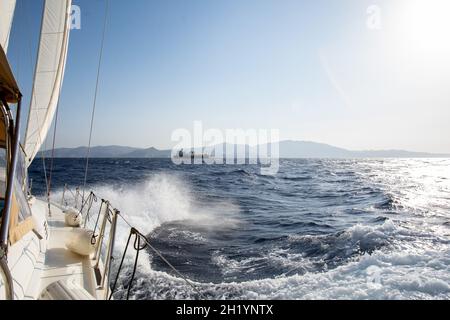 Dirigendosi verso l'isola di iOS, al centro delle Cicladi, Grecia Foto Stock