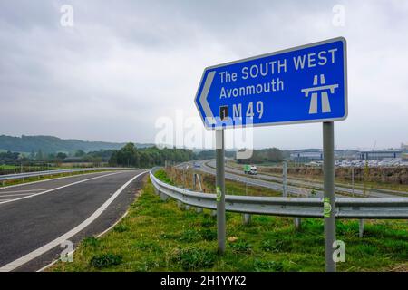 Svincolo inutilizzabile sull'autostrada M49 nei pressi di Avonmouth Bristol. Raccordo completato senza rampa di sicurezza. Foto Stock