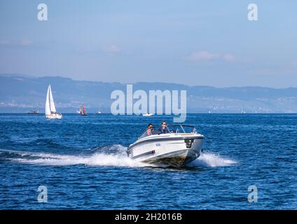 barcha a motore su Lac Leman (Lago di Ginevra), Ginevra, Svizzera Foto Stock