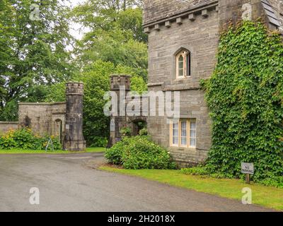 Gatehouse al Castello di Wray, Windermere, Cumbria Foto Stock