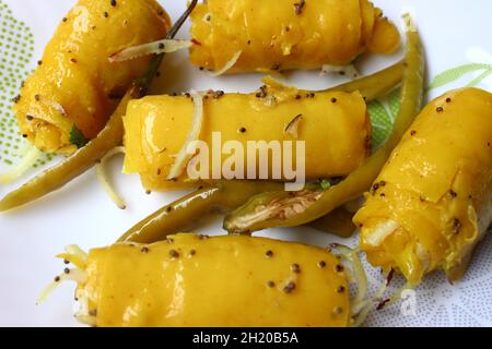 Khandvi, spuntino tradizionale del Gujarat, India Foto Stock