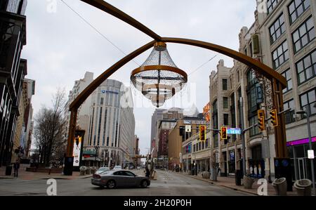 Lampadario su Playhouse Square, Cleveland, Ohio, il più grande quartiere dei teatri dopo Broadway a New York. Foto Stock