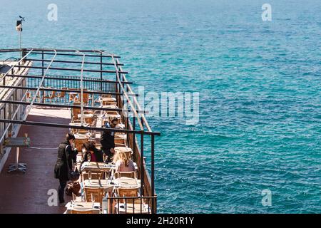 Marsiglia, Francia; 30 marzo 2011: Bar sul mare. Foto Stock