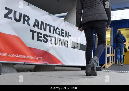 Corona-Teststation des Landes Oberösterreich a Gmunden, Österreich, Europa - Stazione di prova di Corona dello stato dell'Austria superiore a Gmunden, Austria, E. Foto Stock