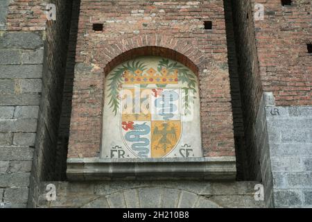 Casa di Sforza stemma inciso sopra una delle quattro porte d'ingresso al Castello di Sforza (Castello Sforzesco) Foto Stock