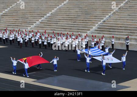 Atene, Grecia. 19 Ott 2021. Una cerimonia di consegna della fiamma olimpica per i Giochi Olimpici invernali di Pechino 2022 si svolge presso lo Stadio Panathenaic di Atene, Grecia, 19 ottobre 2021. Credit: Zheng Huansong/Xinhua/Alamy Live News Foto Stock