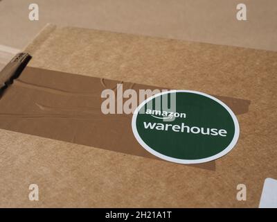 Warehouse offre grandi offerte su prodotti usati di qualità usati in  scatola aperta o usati Foto stock - Alamy