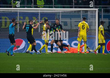 Milano, Italia - ottobre 19 2021 - Campionato campioni Inter-Sheriff - sebastien thill fc sheriff segna il traguardo 1-1 festeggiamenti Foto Stock