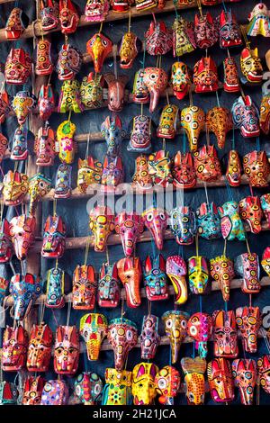 Maschere in vendita al mercato Domenica di Chichicastenango, Guatemala Foto Stock