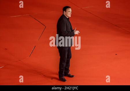 Roma, Italia. 19 Ott 2021. Il regista americano Quentin Tarantino si pone sul tappeto rosso prima di partecipare alla cerimonia del Premio Lifetime Achievement alla sedicesima edizione del Festival Internazionale del Film di Roma all'Auditorium Parco della Musica. Credit: Riccardo De Luca - Update Images/Alamy Live News Foto Stock