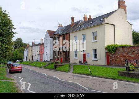 Row of Houses (Mornington Terrace) in Newnham Gloucestershire in Inghilterra, proprietà d'epoca, per lo più di grado II elencati proprietà Foto Stock