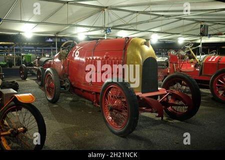 Ottobre 2021 - epoca edoardiana Fiat la Bestia di Torino nel paddock al coso ha ritardato l'incontro dei soci Goodwood 78 all'alba. Foto Stock