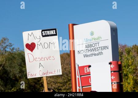 Plymouth, Minnesota. Ottobre 17, 2021. Alllina WestHealth Hospital chiude il pronto soccorso e le cure urgenti, mentre gli infermieri cercano un nuovo co Foto Stock