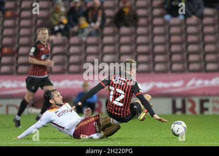 BRADFORD, REGNO UNITO. 19 OTTOBRE il JOE Gray di Hartlepool United viene imbrattato durante la partita della Sky Bet League 2 tra Bradford City e Hartlepool United al Coral Windows Stadium di Bradford martedì 19 Ottobre 2021. (Credit: Scott Llewellyn | MI News) Credit: MI News & Sport /Alamy Live News Foto Stock