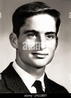 1961 , USA : l'attore americano MICHAEL DOUGLAS ( nato il 25 settembre 1944 ), di 17 anni, foto dell'Annuario delle scuole superiori . Fotografo sconosciuto .- STORIA - FOTO STORICHE - ATTORE - FILM - CINEMA - personalità da giovane giovani - personalità quando era giovane - RITRATTO - ritratto - ADOLESCENTE - ADOLESCENZA - ADOESCENTE - BAMBINI - INFANZIA - sorriso - sorriso --- ARCHIVIO GBB Foto Stock