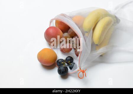 Frutta in sacchetti riutilizzabili, Germania Foto Stock