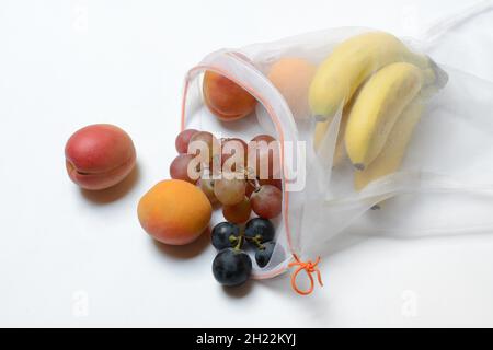 Frutta in sacchetti riutilizzabili, Germania Foto Stock