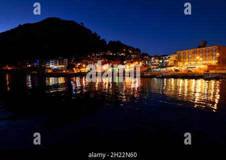 Dawn sopra Copacabana, Lago Titicaca, Dipartimento di la Paz, Bolivia Foto Stock