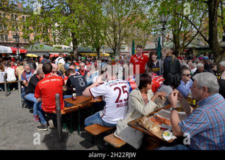 Birreria all'aperto, Viktualienmakt, Monaco, Baviera, Germania Foto Stock