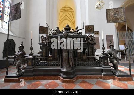 Imperatore Ludwig Tomb, Chiesa di nostra Signora, Monaco, Baviera, Germania Foto Stock