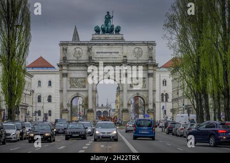 Siegestor, Leopoldstrasse, Monaco, Baviera, Germania Foto Stock