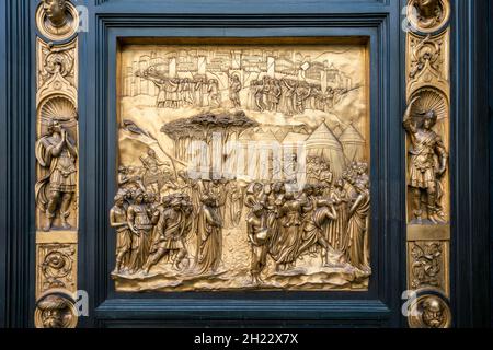 Scena dalla vita di Giosuè, scena dell'Antico Testamento, porta Est, porta del Paradiso, porta Paradiso, 1426-52, scultore Lorenzo Ghiberti, Battistero Foto Stock