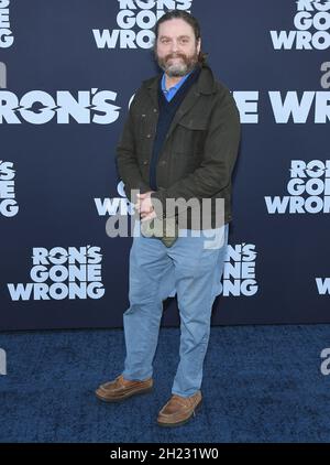 Los Angeles, Stati Uniti. 19 Ott 2021. Zach Galifianakis arriva al RON DI Disney Studios, la premiora DI GONE WRONG, tenuto presso il Teatro El Capitan di Hollywood, CA martedì 19 ottobre 2021. (Foto di Sthanlee B. Mirador/Sipa USA) Credit: Sipa USA/Alamy Live News Foto Stock