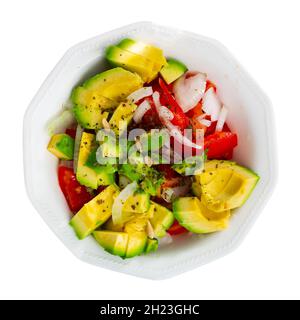 Insalata di verdure sane di pomodori freschi a fette, avocado e cipolla Foto Stock
