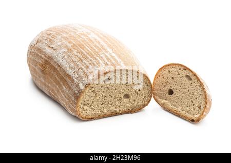 Pagnotta di pane cotto isolato su sfondo bianco. Foto Stock
