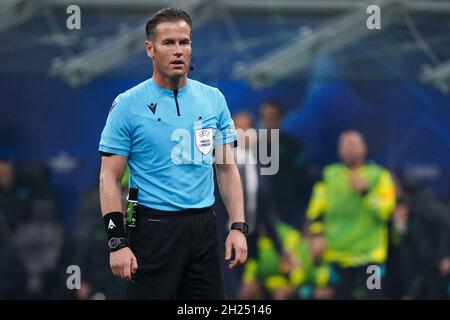 Milano, Italia. 19 Ott 2021. Danny Makkelie (Referee) durante Inter - FC Internazionale vs Sheriff Tiraspol, UEFA Champions League partita di calcio a Milano, Italia, Ottobre 19 2021 Credit: Agenzia fotografica indipendente/Alamy Live News Foto Stock