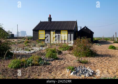 Derek Jarman casa casetta e giardino nel paesaggio vicino Dungeness Power Station e East Sussex nel Kent Inghilterra Regno Unito KATHY DEWITT Foto Stock