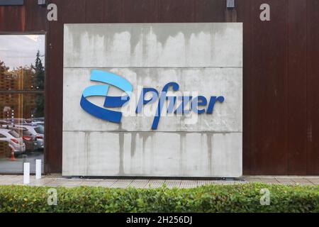 Salonicco (Grecia), 12 ottobre 2021: La nuova visione della costruzione di Pfizer del nuovo centro per l'innovazione digitale e le operazioni e i servizi aziendali Foto Stock