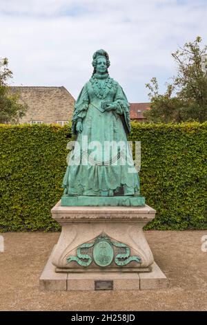 Monumento per la regina danese Caroline Amalie . Scultura in bronzo presso il giardino delle rose nel Giardino del Re accanto al Castello di Rosenborg, Copenhagen, Danimarca Foto Stock