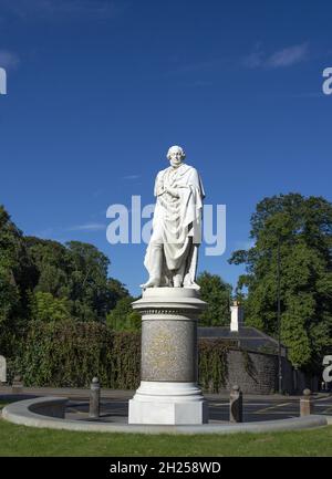 Statua di Earl of Dudley una statua di grado II situata sulla rotonda del traffico in cima a Castle Hill a Dudley, West Midlands, Regno Unito Foto Stock