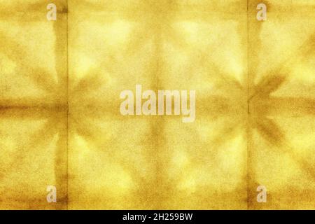 Carta giapponese tinta oro texture sfondo o tela grunge naturale astratto, illustrazione di nuovo anno Foto Stock