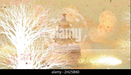 Immagine della neve che cade sopra l'albero di natale Foto Stock