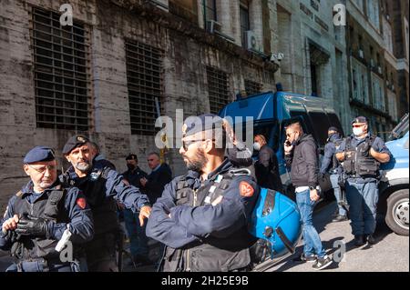 Roma, Italia 19/10/2021: Protesta dei lavoratori di Whirlpool ed Elica, Ministero dello sviluppo economico. © Andrea Sabbadini Foto Stock