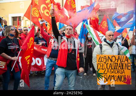 Roma, Italia 19/10/2021: Protesta dei lavoratori di Whirlpool ed Elica, Ministero dello sviluppo economico. © Andrea Sabbadini Foto Stock